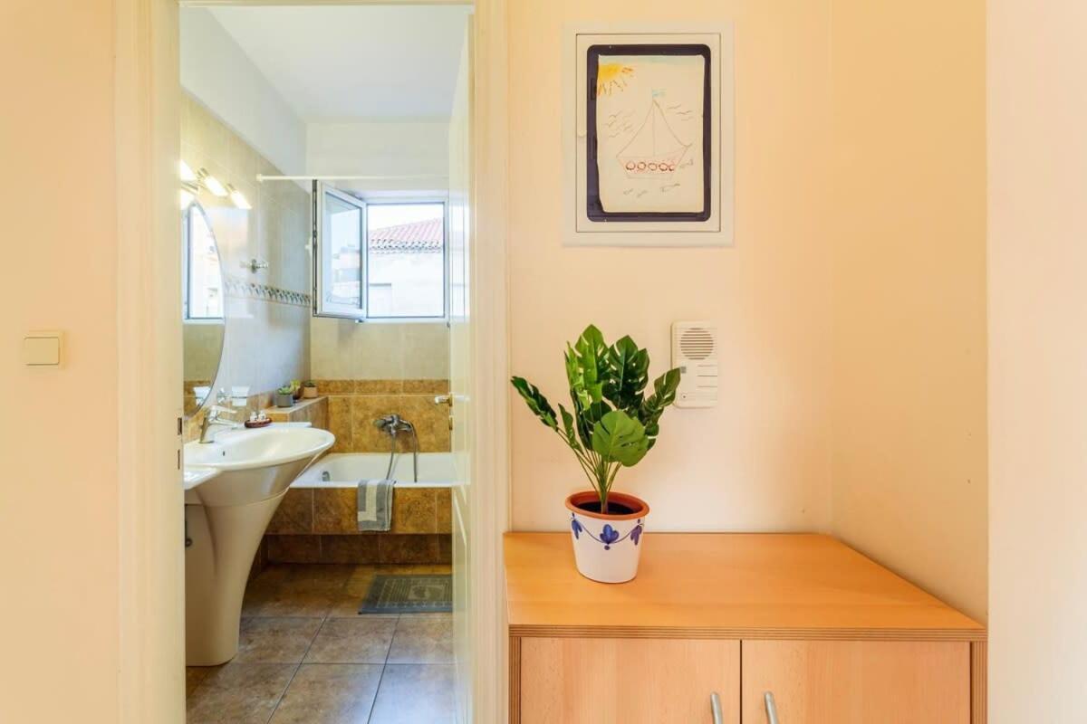 Spacious Urban Haven-Family Home, Perfect Location Kalamata Exterior foto
